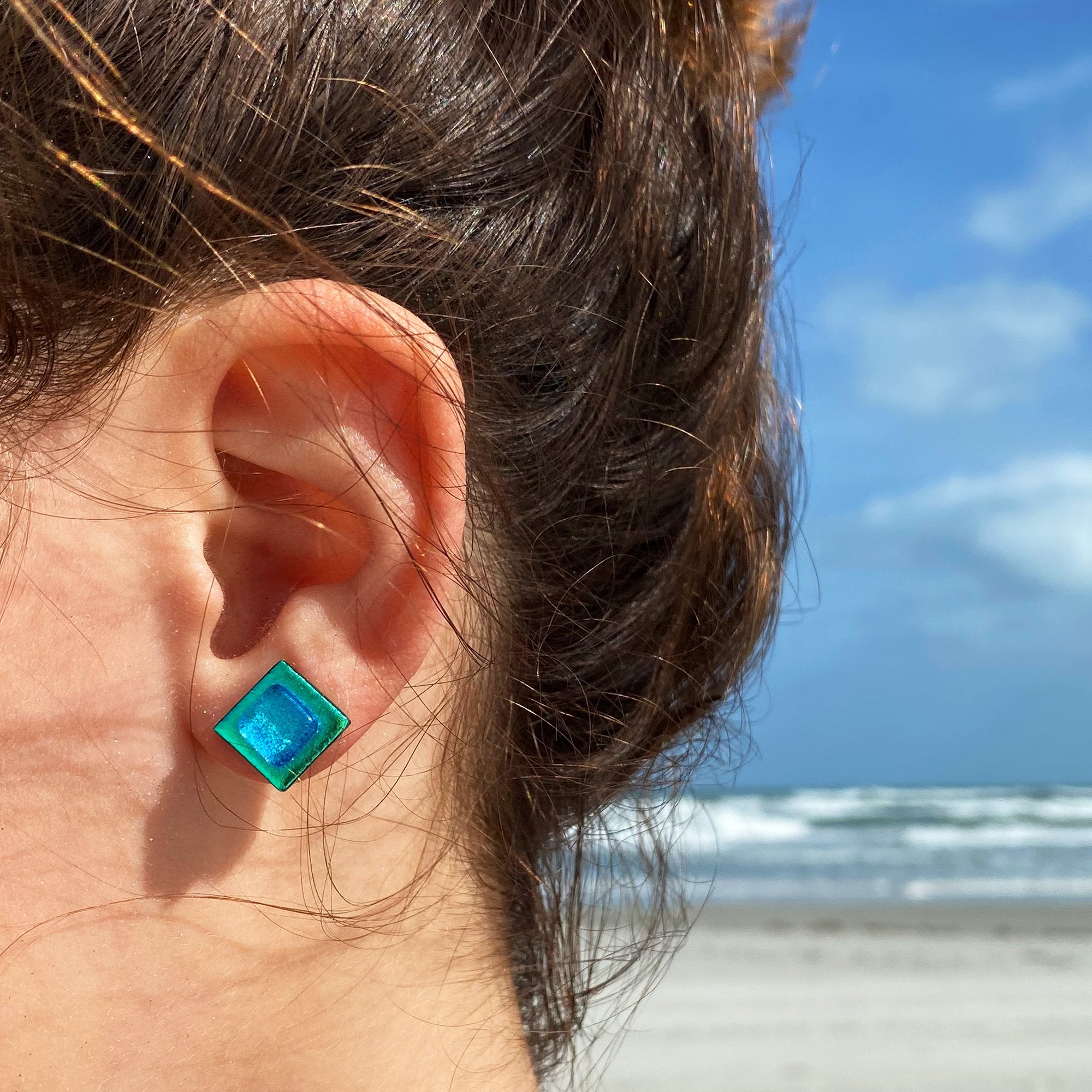 Angelco Accessories Chilean glass square stud - blue