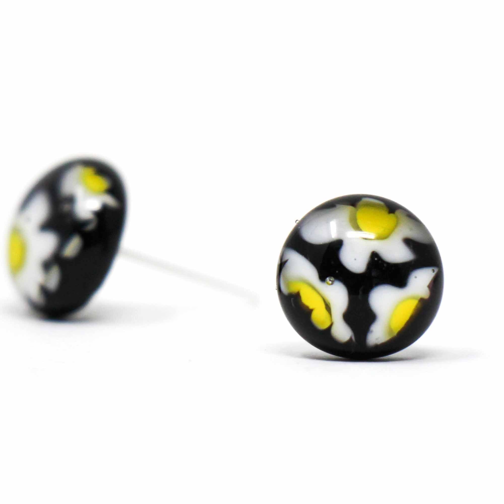 Angelco Accessories Chilean glass daisy stud - white