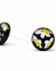 Angelco Accessories Chilean glass daisy stud - white