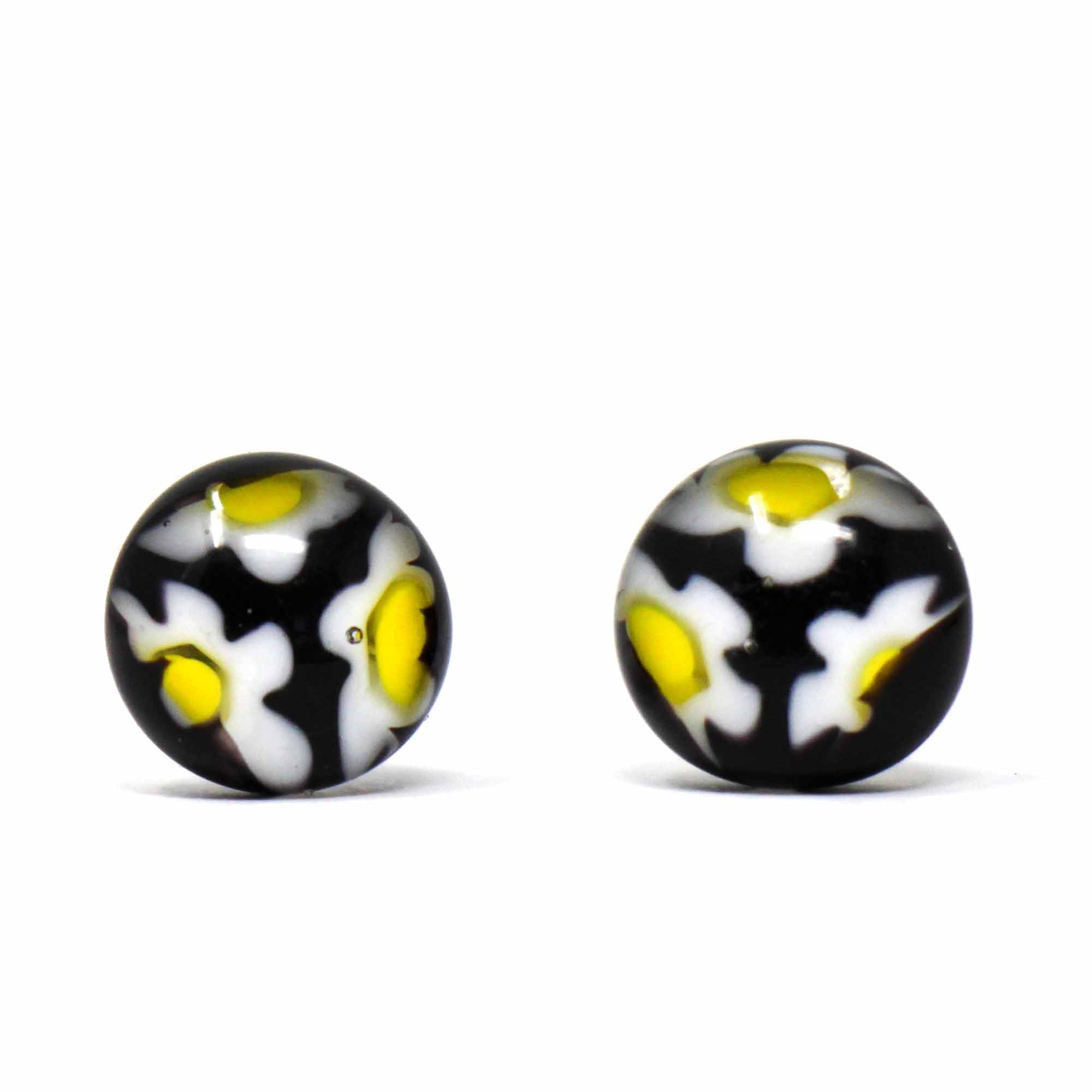 Angelco Accessories Chilean glass daisy stud - white