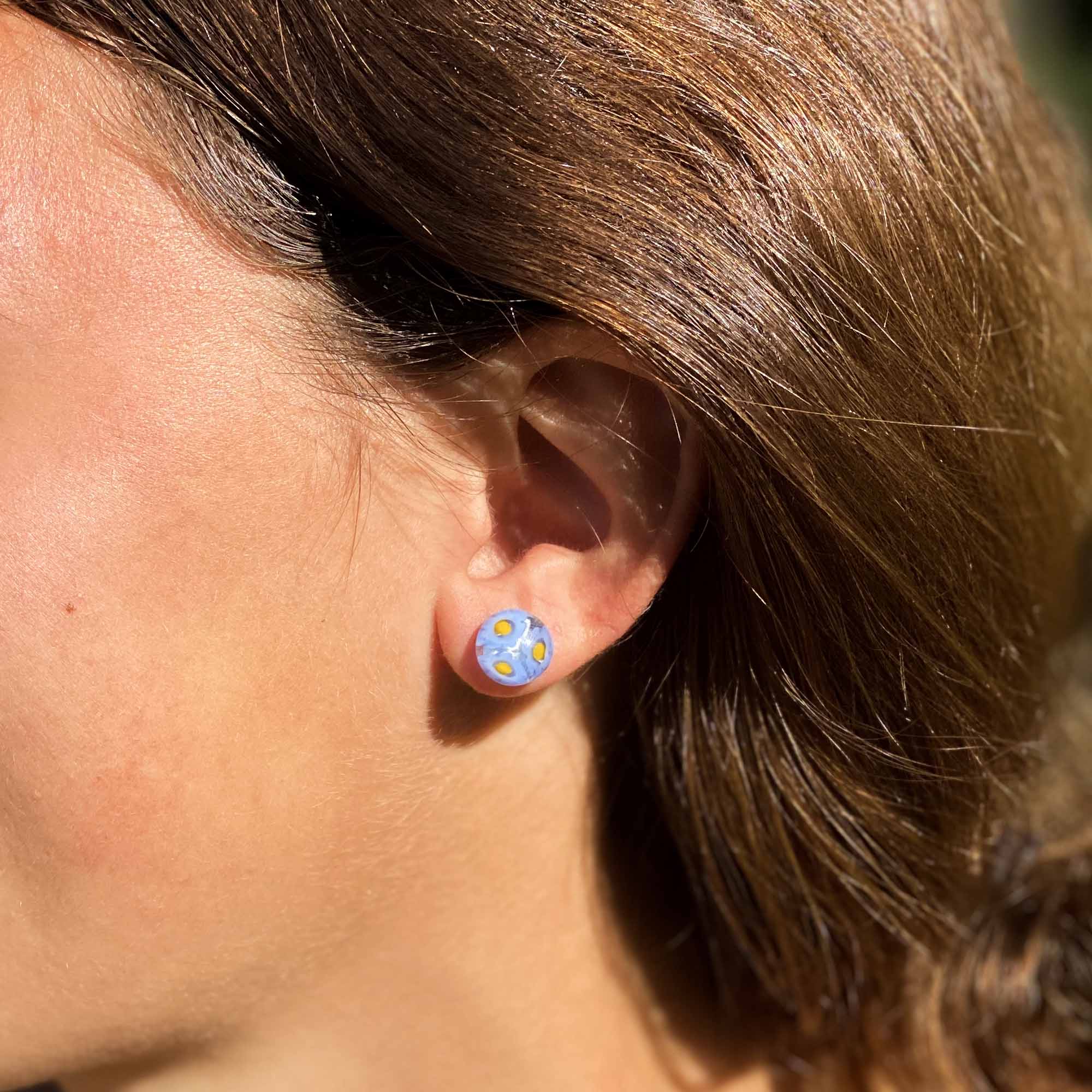 Chilean glass daisy stud - cornflower blue