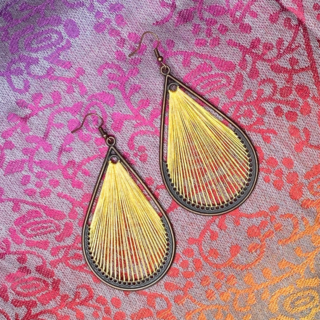 Angelco Accessories Teardrop straight weave earrings